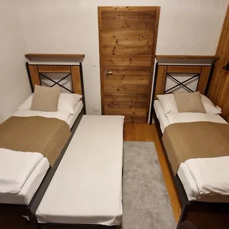 Abakus With Jacuzzi & Sauna شقة