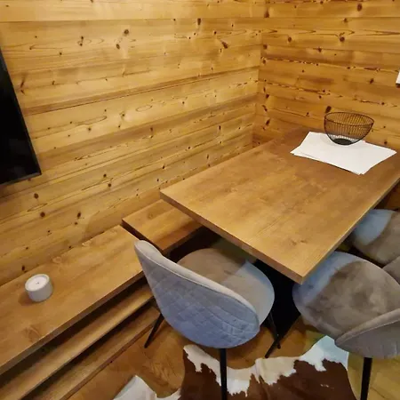 Abakus With Jacuzzi & Sauna شقة