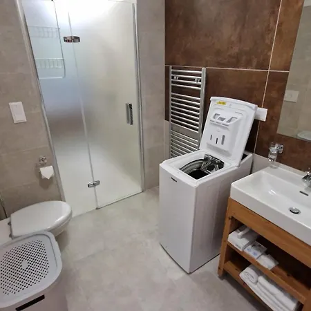 Abakus With Jacuzzi & Sauna דירה דמנובסקה דולינה